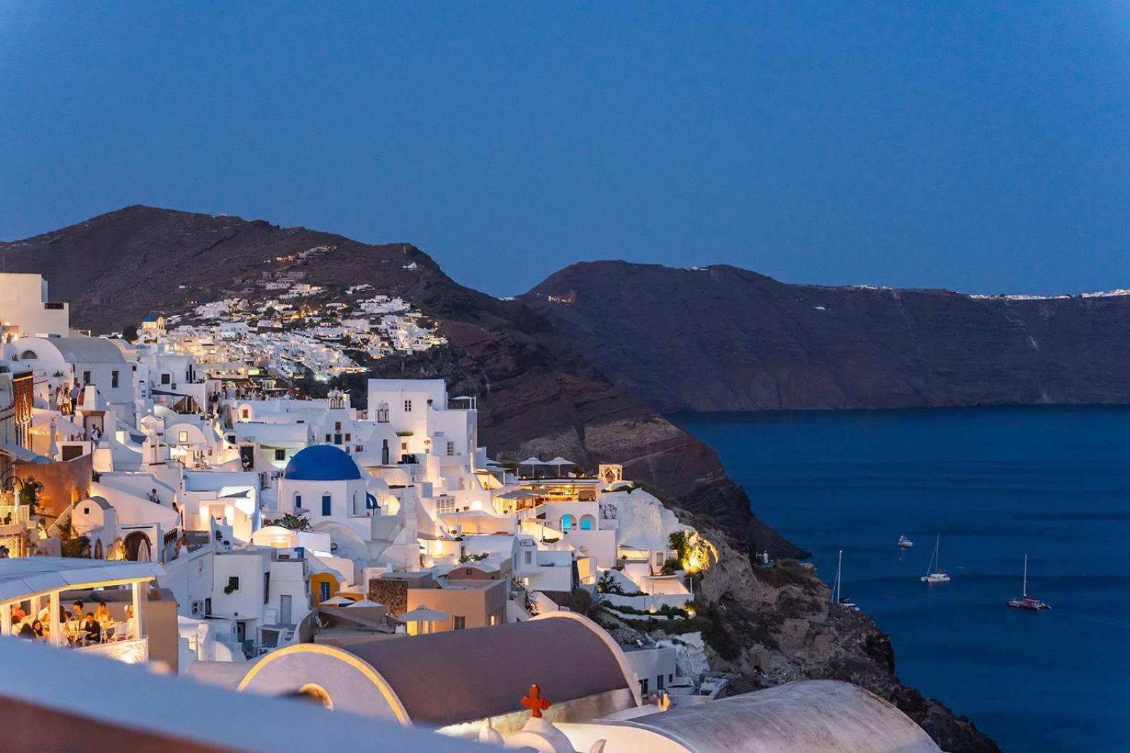 Oasis With Caldera View Oia (Santorini)
